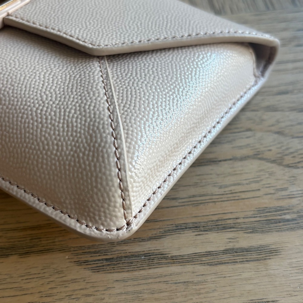 $398 NWOT TORY‎ BURCH Gigi Envelope Clutch Handbag Beige Pebbled Patent Leather - Picture 7 of 13